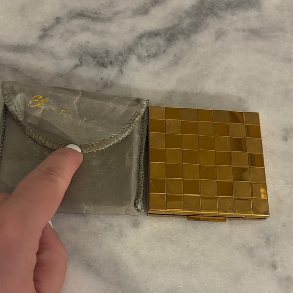 VINTAGE AND ONE OF A KIND ELGIN AMERICAN Gold Checkered Compact Case With MIRROR - Picture 1 of 4